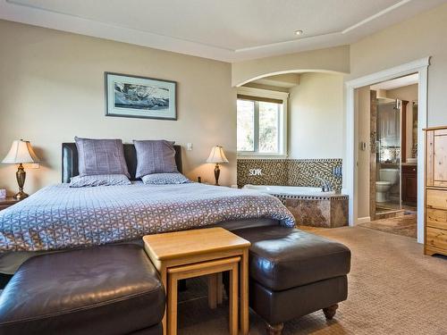 439 Panorama Crescent, Okanagan Falls, BC - Indoor Photo Showing Bedroom