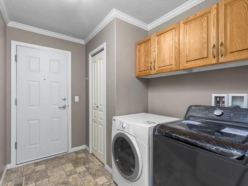 3174 Mustang Court, Kelowna, BC - Indoor Photo Showing Laundry Room