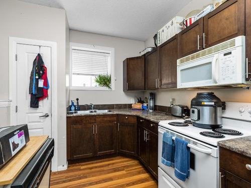 3174 Mustang Court, Kelowna, BC - Indoor Photo Showing Kitchen With Double Sink