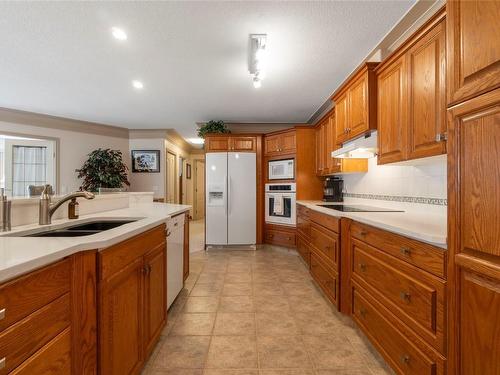 303-1002 Riverside Avenue, Sicamous, BC - Indoor Photo Showing Kitchen With Double Sink