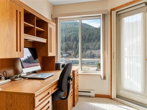 303-1002 Riverside Avenue, Sicamous, BC - Indoor Photo Showing Office