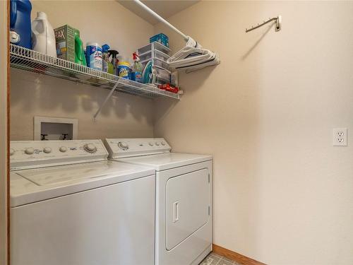 303-1002 Riverside Avenue, Sicamous, BC - Indoor Photo Showing Laundry Room