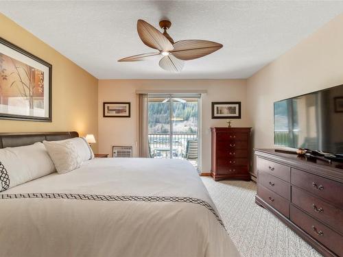 303-1002 Riverside Avenue, Sicamous, BC - Indoor Photo Showing Bedroom