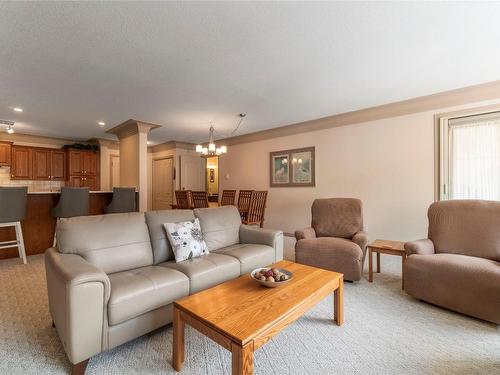 303-1002 Riverside Avenue, Sicamous, BC - Indoor Photo Showing Living Room