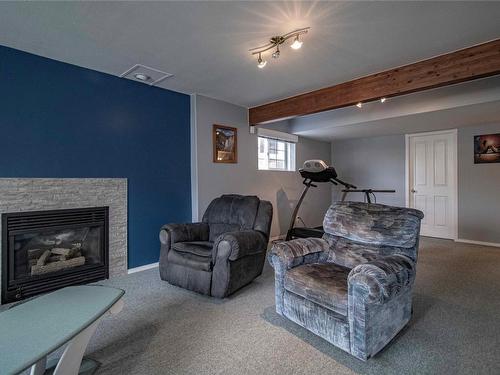 481 Hody Drive, Okanagan Falls, BC - Indoor Photo Showing Living Room With Fireplace