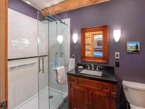 15594 Elsey Avenue, Summerland, BC - Indoor Photo Showing Bathroom