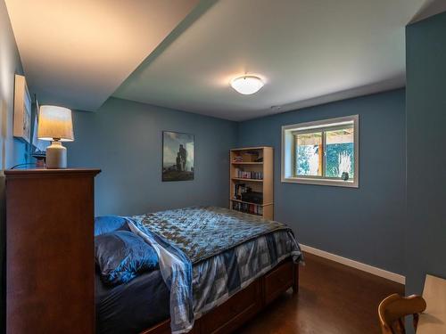 15594 Elsey Avenue, Summerland, BC - Indoor Photo Showing Bedroom