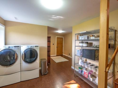 15594 Elsey Avenue, Summerland, BC - Indoor Photo Showing Laundry Room