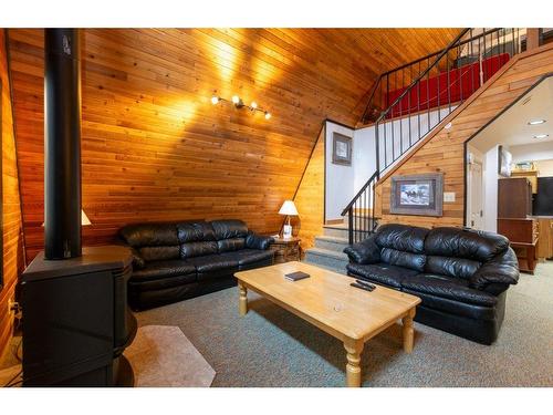 4025 Squilax-Anglemont Road, Scotch Creek, BC - Indoor Photo Showing Living Room