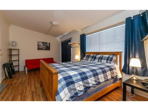 4025 Squilax-Anglemont Road, Scotch Creek, BC - Indoor Photo Showing Bedroom