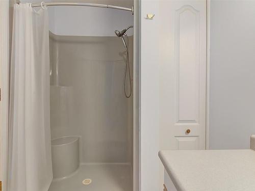 756 Springrose Way, Kelowna, BC - Indoor Photo Showing Bathroom