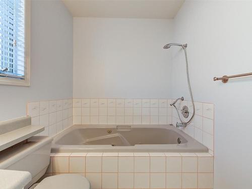 756 Springrose Way, Kelowna, BC - Indoor Photo Showing Bathroom