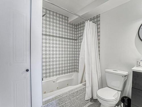 Bathroom - S01-9241 Boul. Lasalle, Montréal (Lasalle), QC - Indoor Photo Showing Bathroom