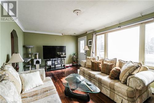 2452 Queensway Road, North Bay, ON - Indoor Photo Showing Living Room