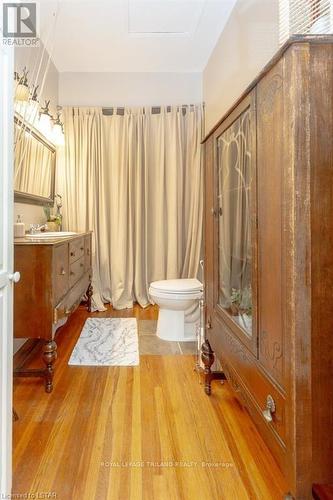 1244 Talbot Street, St. Thomas, ON - Indoor Photo Showing Bathroom
