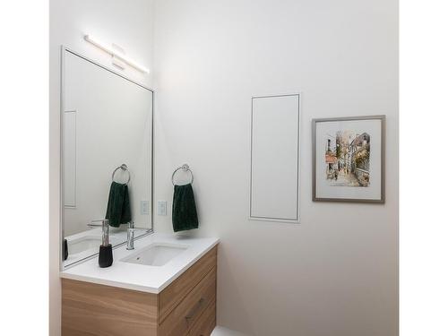 1687 West Shawnigan Lake Rd, Shawnigan Lake, BC - Indoor Photo Showing Bathroom