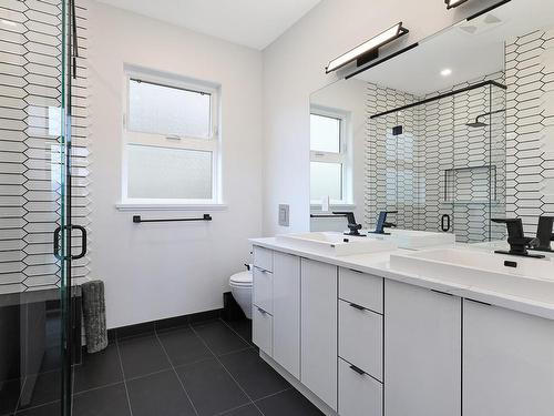 1428 Williams Rd, Courtenay, BC - Indoor Photo Showing Bathroom