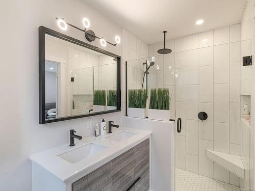 3513 Hallberg Rd, Nanaimo, BC - Indoor Photo Showing Bathroom