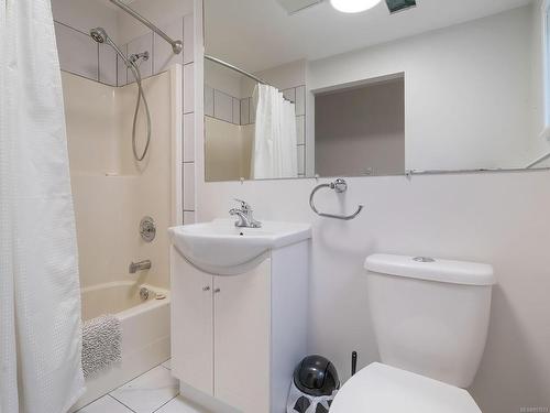 3513 Hallberg Rd, Nanaimo, BC - Indoor Photo Showing Bathroom