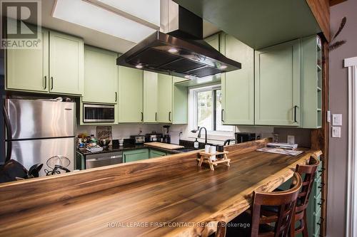 8098 Laidlaw Avenue, Ramara, ON - Indoor Photo Showing Kitchen