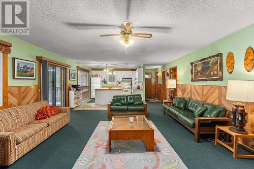 3493 Southwood Beach Boulevard, Ramara, ON - Indoor Photo Showing Living Room