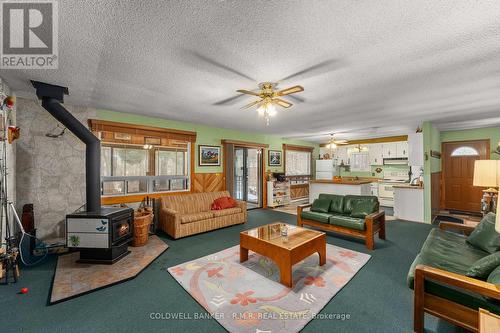 3493 Southwood Beach Boulevard, Ramara, ON - Indoor Photo Showing Living Room