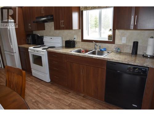 2305 Murray Road, Quesnel, BC - Indoor Photo Showing Kitchen With Double Sink