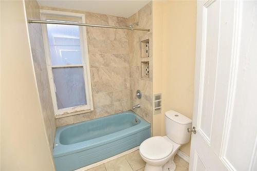 74 Erie Avenue, Hamilton, ON - Indoor Photo Showing Bathroom