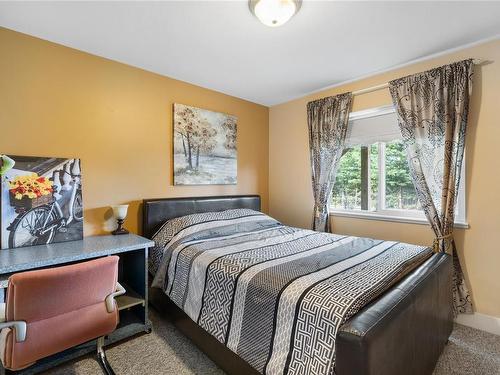 692 Abernathy Pl, Parksville, BC - Indoor Photo Showing Bedroom