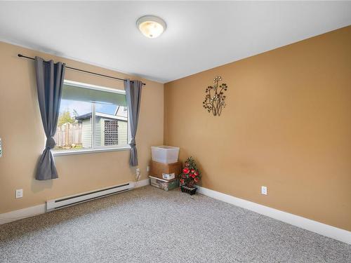 692 Abernathy Pl, Parksville, BC - Indoor Photo Showing Other Room