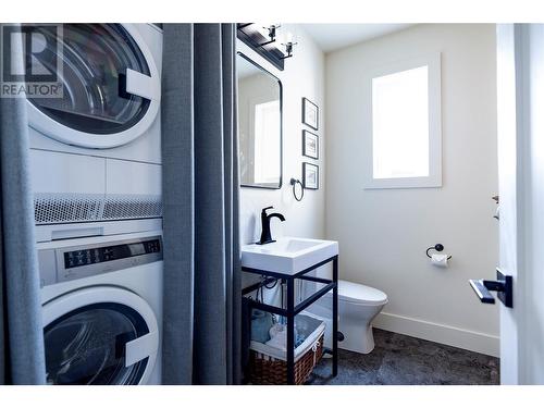 3102 Pleasant Valley Road, Vernon, BC - Indoor Photo Showing Laundry Room