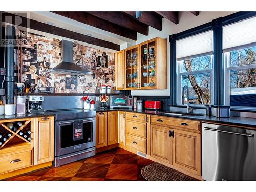 3102 Pleasant Valley Road, Vernon, BC - Indoor Photo Showing Kitchen