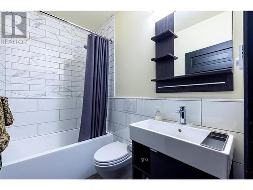 3102 Pleasant Valley Road, Vernon, BC - Indoor Photo Showing Bathroom