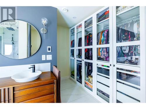 3102 Pleasant Valley Road, Vernon, BC - Indoor Photo Showing Bathroom