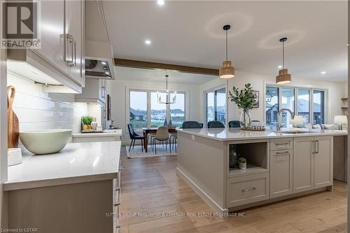 87 Allister Drive, Middlesex Centre (Kilworth), ON - Indoor Photo Showing Kitchen With Upgraded Kitchen