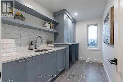 87 Allister Drive, Middlesex Centre (Kilworth), ON - Indoor Photo Showing Bedroom