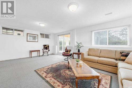 343 Park Ave, Tweed, ON - Indoor Photo Showing Living Room
