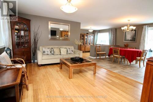 5862 Wellington Rd 7 Rr 6, Guelph/Eramosa, ON - Indoor Photo Showing Living Room