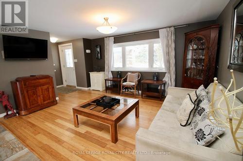 5862 Wellington Rd 7 Rr 6, Guelph/Eramosa, ON - Indoor Photo Showing Living Room