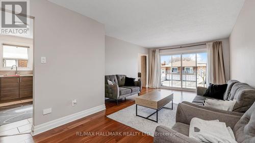 19 Benjamin Boake Trail, Toronto, ON - Indoor Photo Showing Living Room