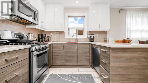19 Benjamin Boake Trail, Toronto, ON - Indoor Photo Showing Kitchen With Upgraded Kitchen