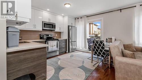 19 Benjamin Boake Trail, Toronto W05, ON - Indoor Photo Showing Kitchen