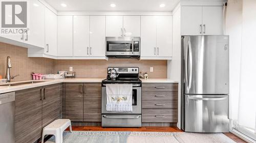 19 Benjamin Boake Trail, Toronto, ON - Indoor Photo Showing Kitchen With Upgraded Kitchen