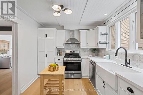 107 Eastwood Ave, Toronto, ON - Indoor Photo Showing Kitchen