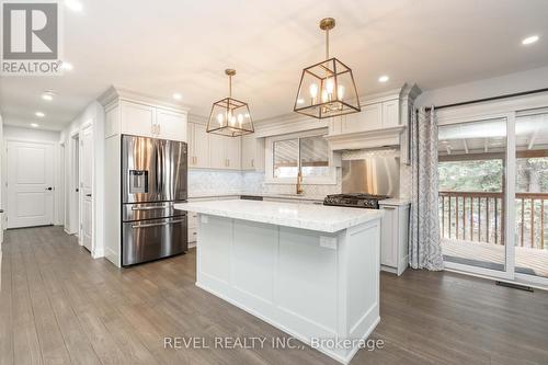 135 Church St N, New Tecumseth, ON - Indoor Photo Showing Kitchen With Upgraded Kitchen