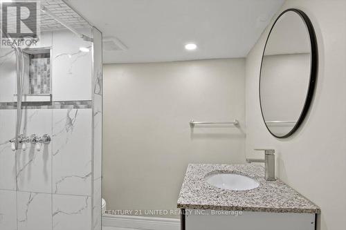 204 Bond St W, Oshawa, ON - Indoor Photo Showing Bathroom