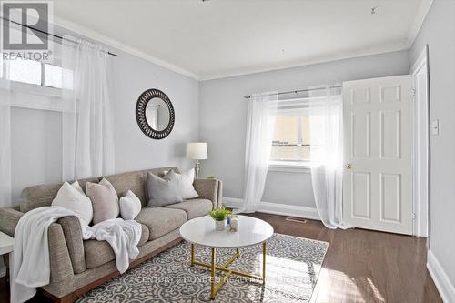 204 Bond St W, Oshawa, ON - Indoor Photo Showing Living Room