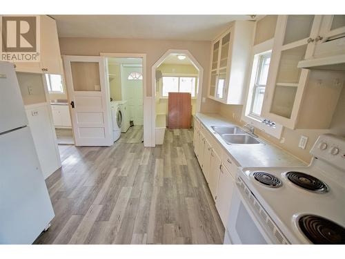 274 Angela Avenue, Princeton, BC - Indoor Photo Showing Kitchen With Double Sink