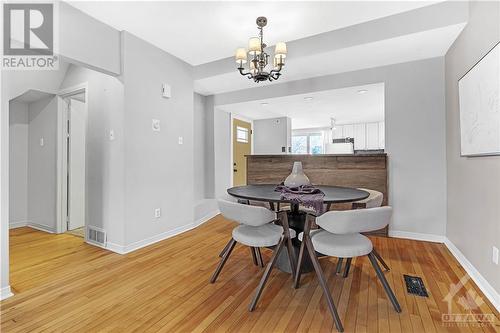 135 Upper Lorne Place, Ottawa, ON - Indoor Photo Showing Dining Room