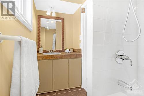 135 Upper Lorne Place, Ottawa, ON - Indoor Photo Showing Bathroom